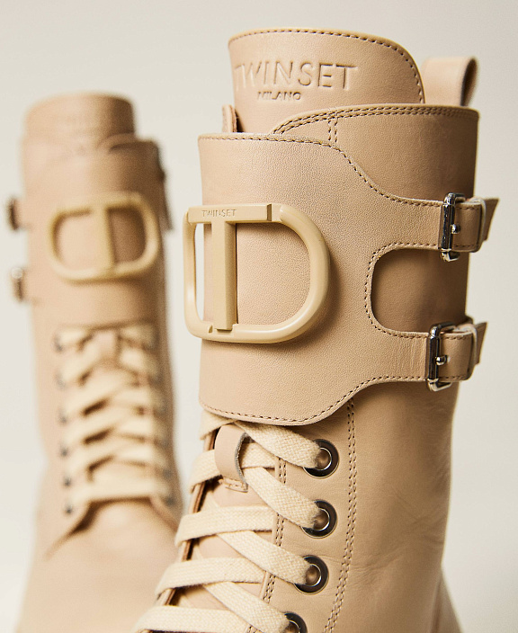 Ботинки на шнуровке на массивной подошве