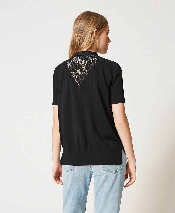 Удлиненная футболка с декоративными вставками