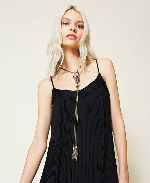 Колье-чокер с кулоном и бахромой из стразов