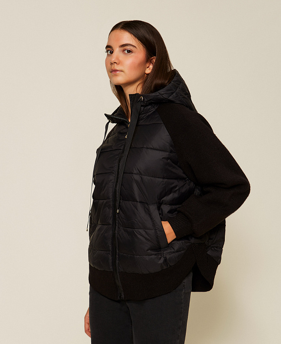 Стёганая куртка с капюшоном