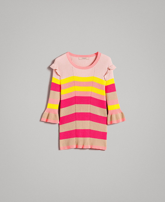 Джемпер с оборками на плечах