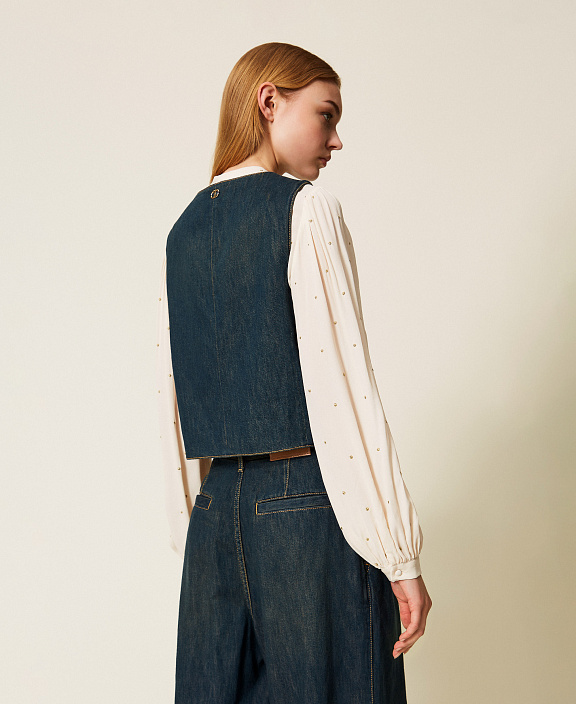 Джинсовый жилет квадратного кроя