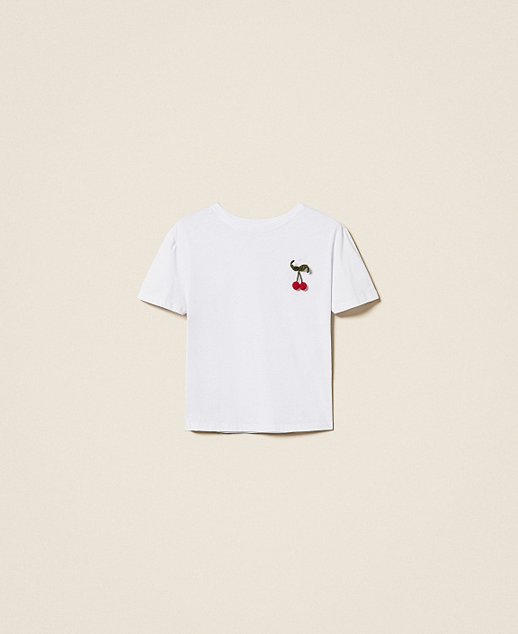 Классическая футболка с брошью кроше