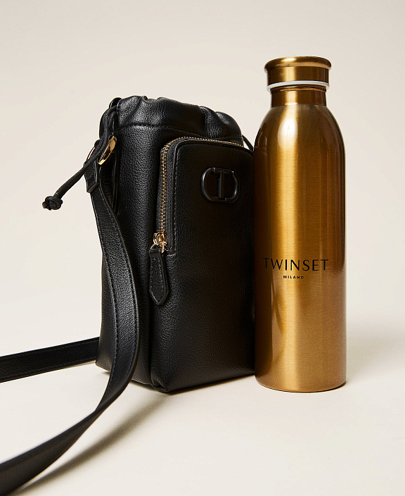 Многоразовая бутылка для воды в футляре