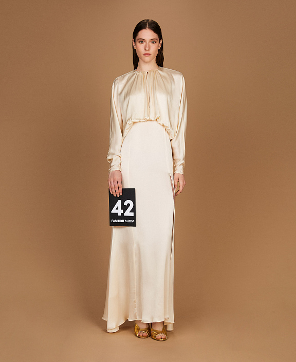 Длинное полушелковое атласное платье