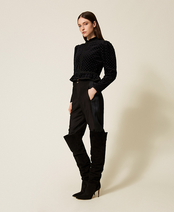 Бархатный жакет с вышивкой