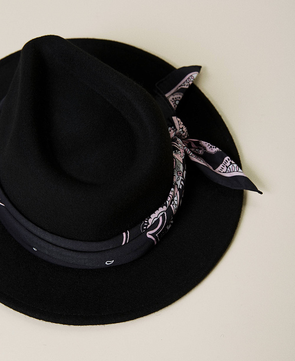 Шерстяная шляпа с банданой