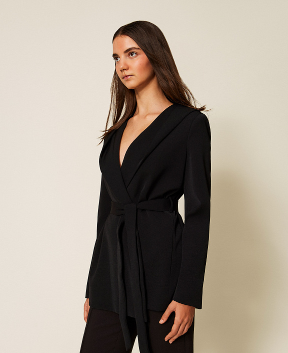 Куртка с капюшоном и поясом