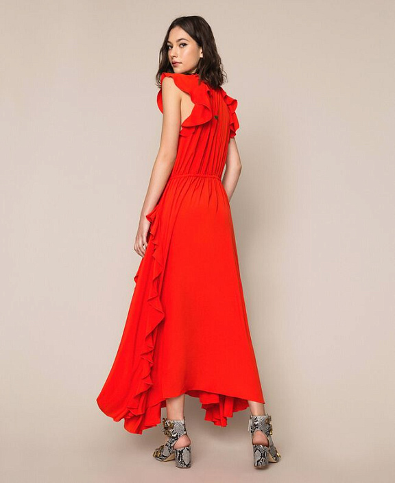 Длинное платье с воланами