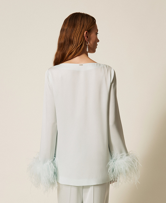 Блуза с декором из перьев на манжетах