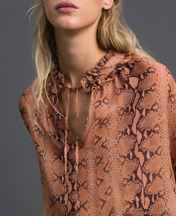 Блуза из жоржета с животным принтом