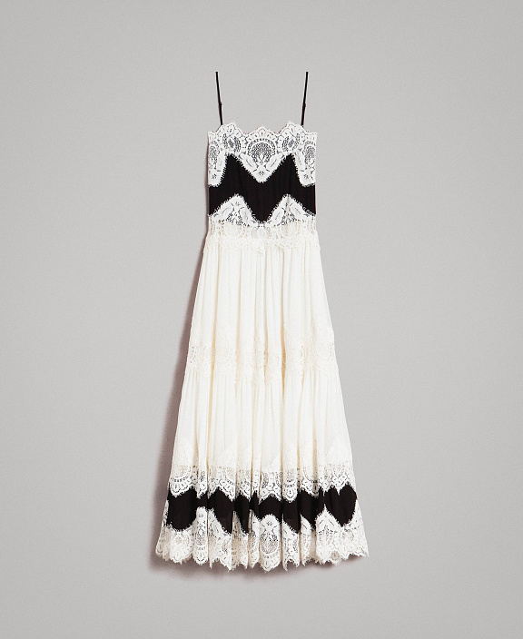 Длинное платье с кружевными вставками