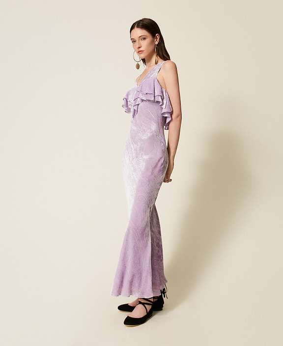 Длинное платье из полушелкового бархата