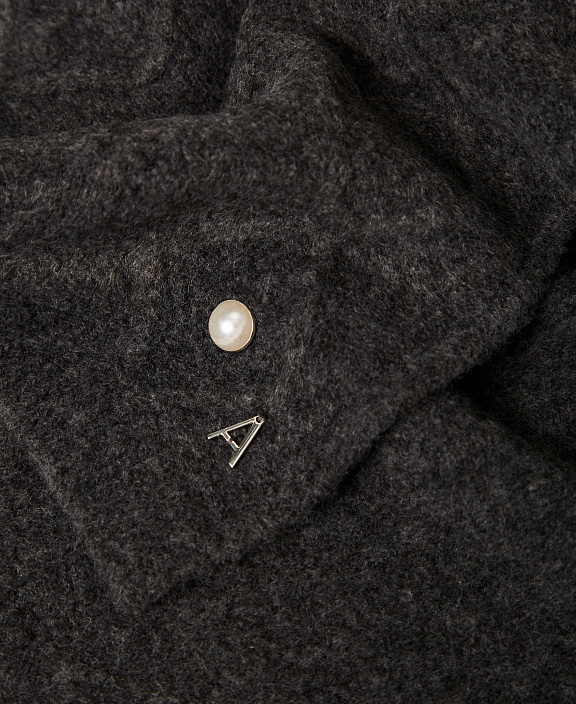 Вязаный шарф с жемчугом и косами