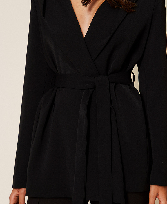 Куртка с капюшоном и поясом