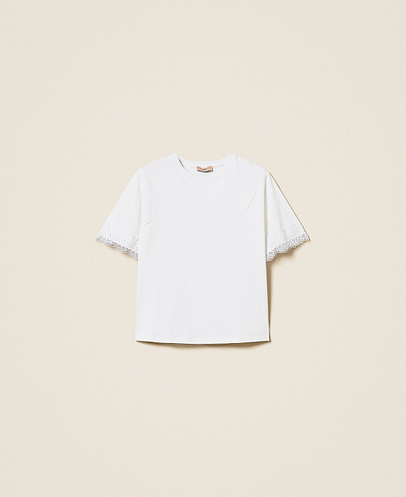 Блузка с кружевной отделкой рукавов