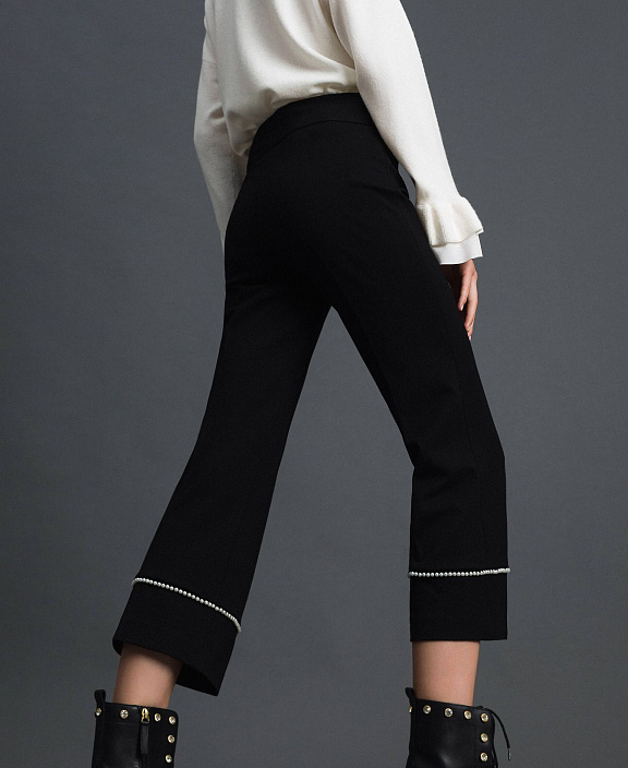 Расклешенные брюки с вышивкой жемчугом