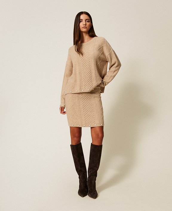 Трикотажная юбка с вышивкой