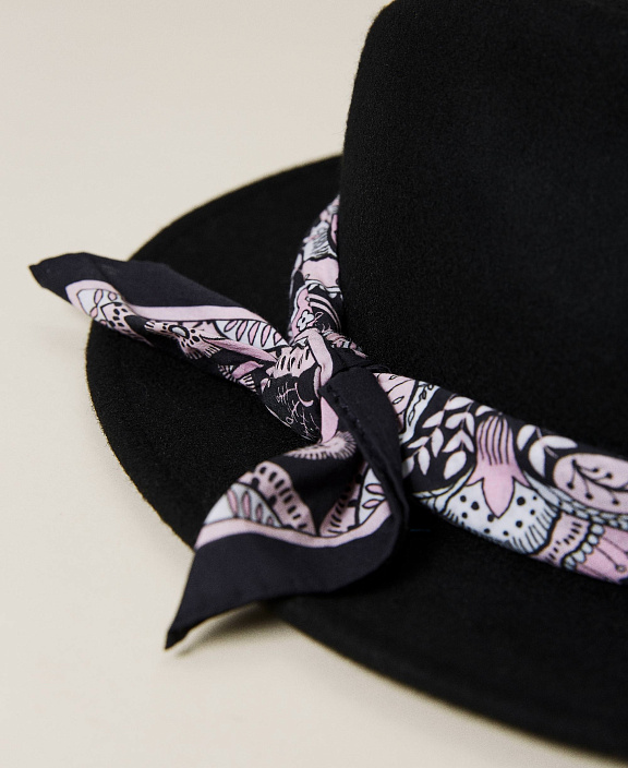 Шерстяная шляпа с банданой