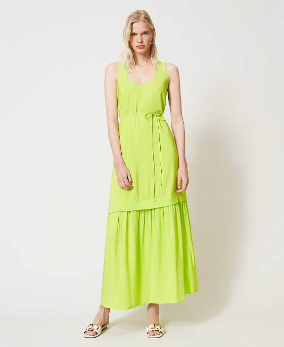 Длинное платье с воланом