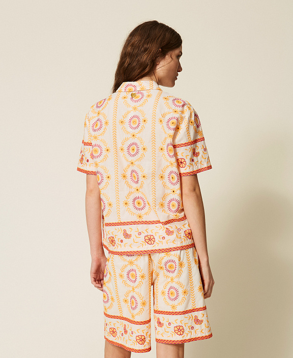 Рубашкас графичным принтом