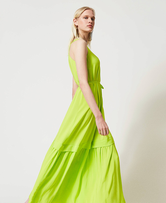 Длинное платье с воланом