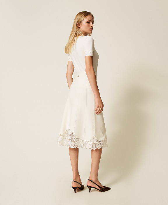 Трикотажная юбка миди со вставкой из органзы с цветочной вышивкой