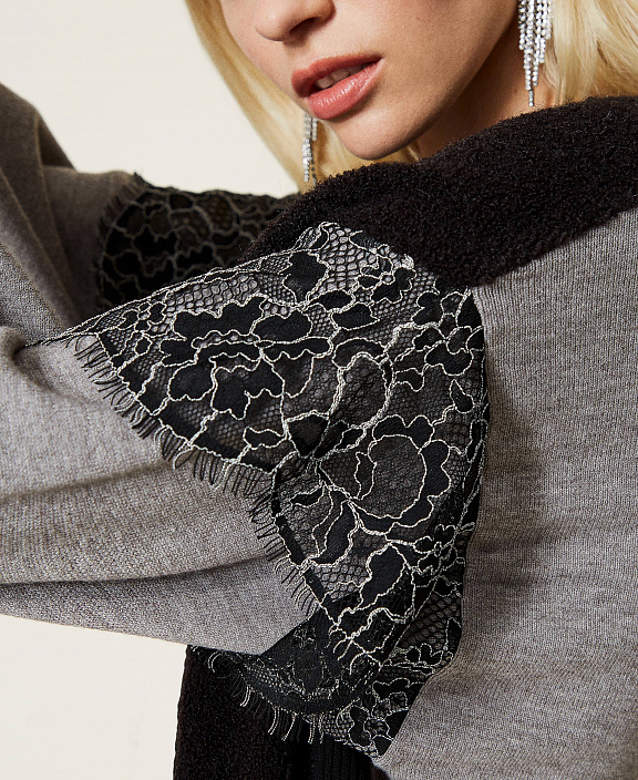 Трикотажное платье с кружевом