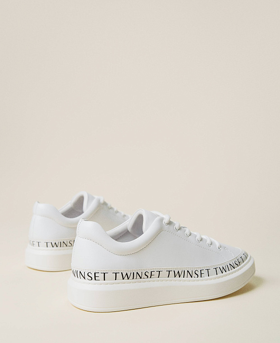 Белые кеды логомания