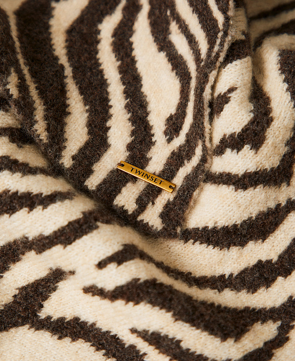 Шарф с жаккардовым животным узором