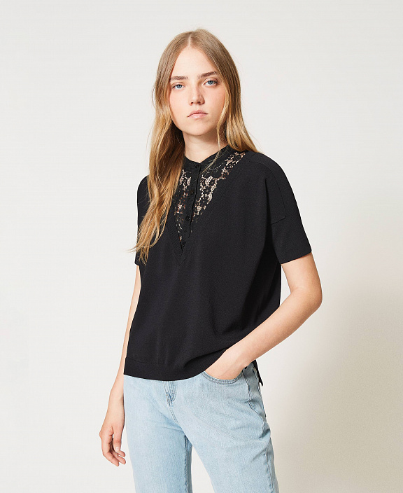 Удлиненная футболка с декоративными вставками