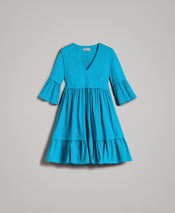 Короткое платье с завышенной линией талии