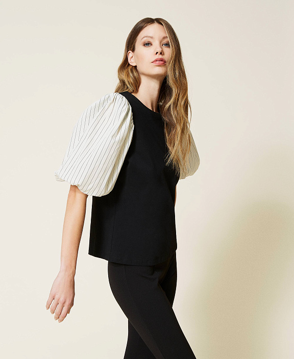 Футболка с контрастными рукавами 