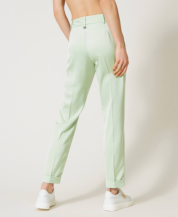 Брюки с защипами