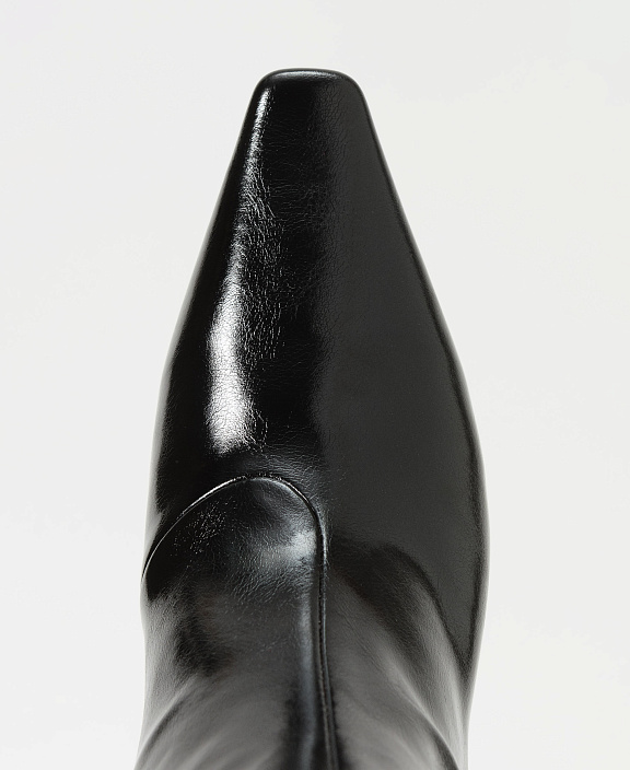 Сапоги с заостренным носком