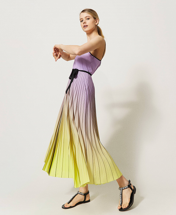 Плиссированное платье с принтом деграде