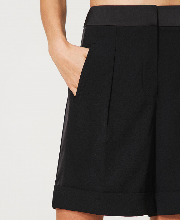 Шорты Atlas с гладкими вставками