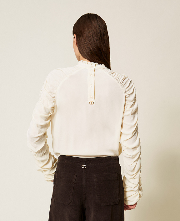 Блузка с драпированными рукавами