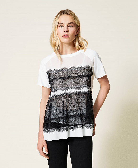 Футболка с контрастным кружевом