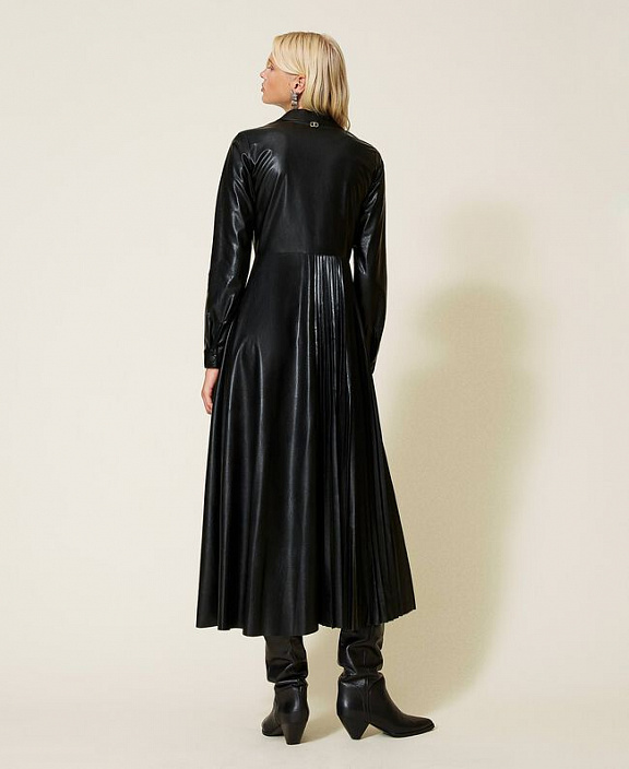 Длинное платье-рубашка из ткани с покрытием