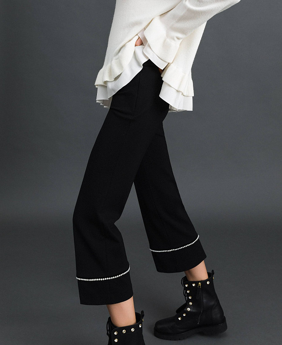 Расклешенные брюки с вышивкой жемчугом