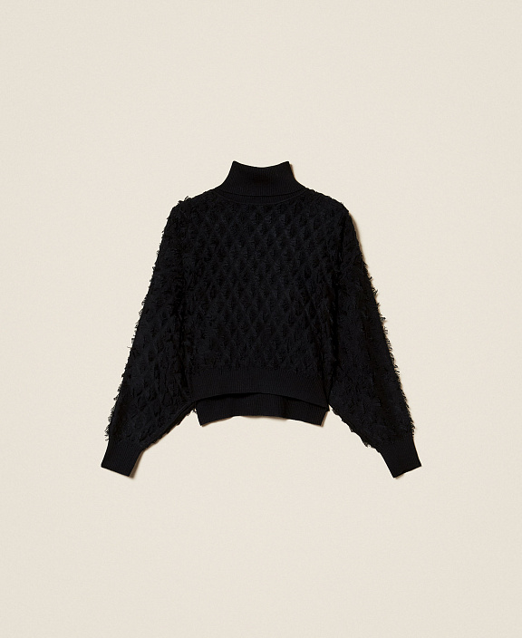 Джемпер с воротником-стойкой и бахромой