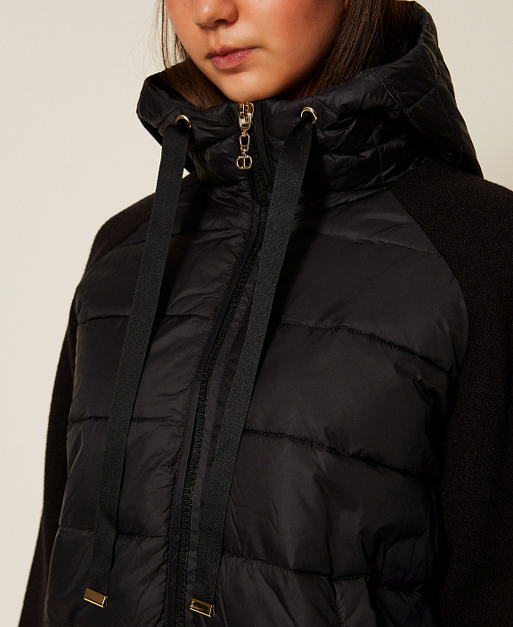 Стёганая куртка с капюшоном