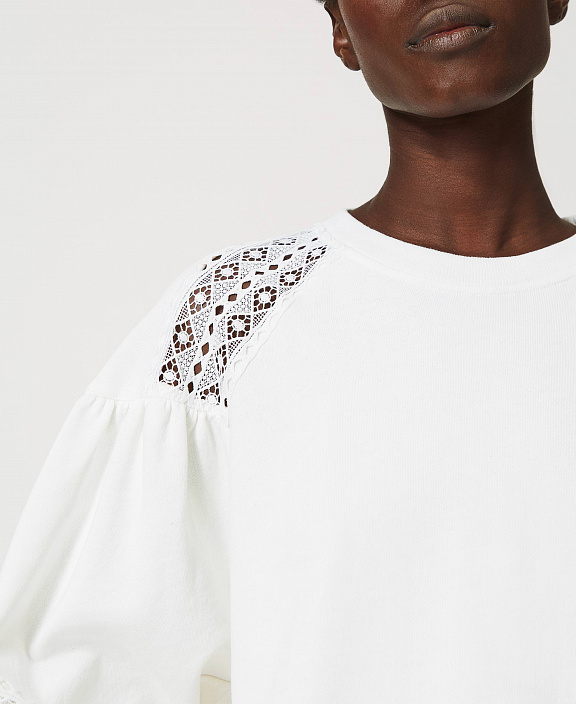 Толстовка с кружевными вставками в технике интарсия