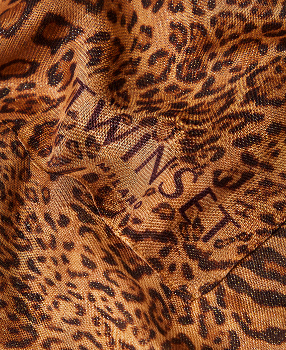 Палантин с декоративной отделкой