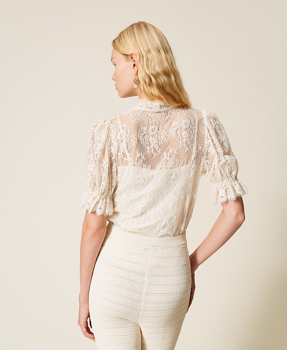 Рубашка из кружева с бантом