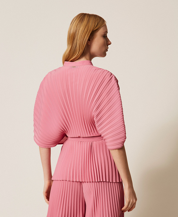 Плиссированная блузка с поясом