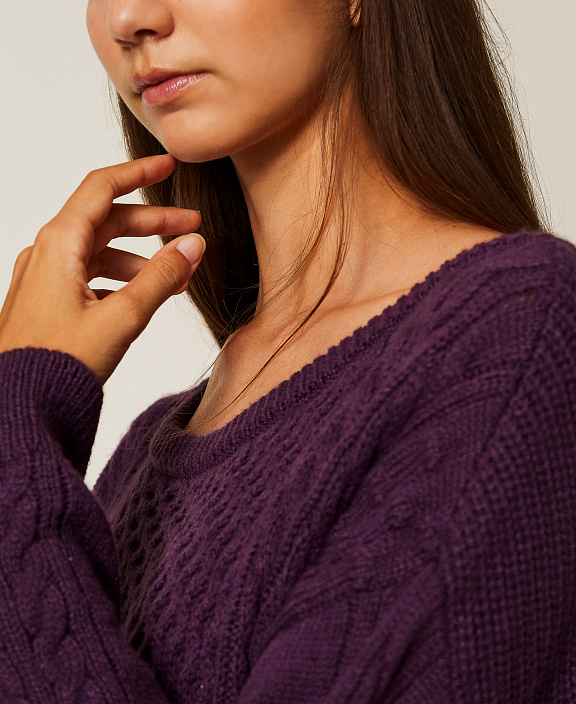 Джемпер с косами