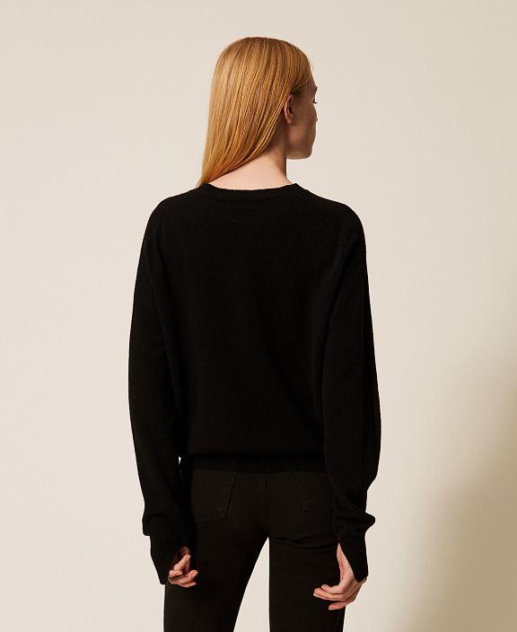 Базовый свитер с округлым вырезом