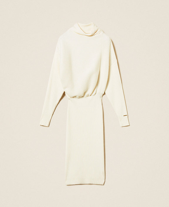 Трикотажное платье миди в рубчик